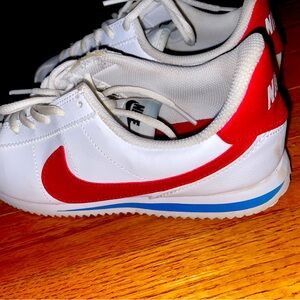 Girls Nike Cortez Leather size 5.5Y